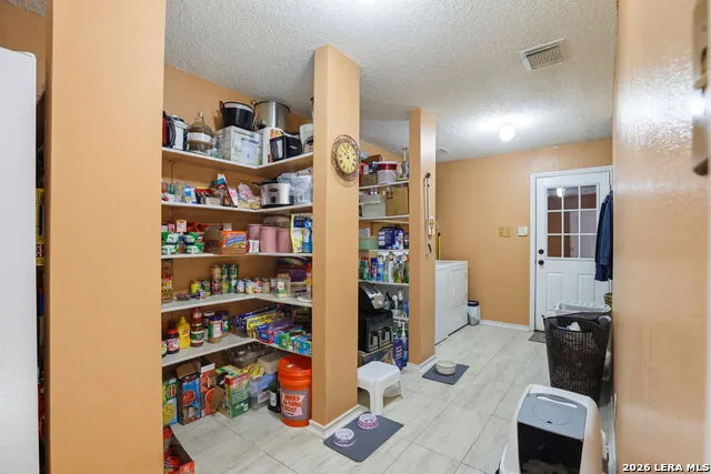 8643 Park Olympia Universal City, TX 78148