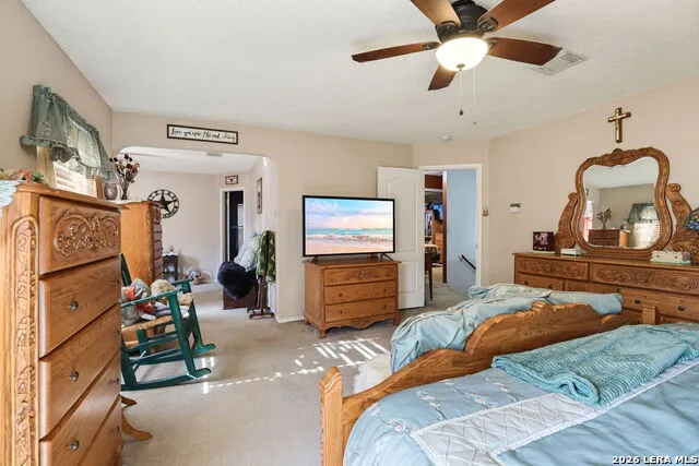 8643 Park Olympia Universal City, TX 78148