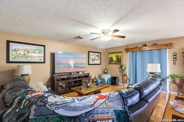 8643 Park Olympia Universal City, TX 78148