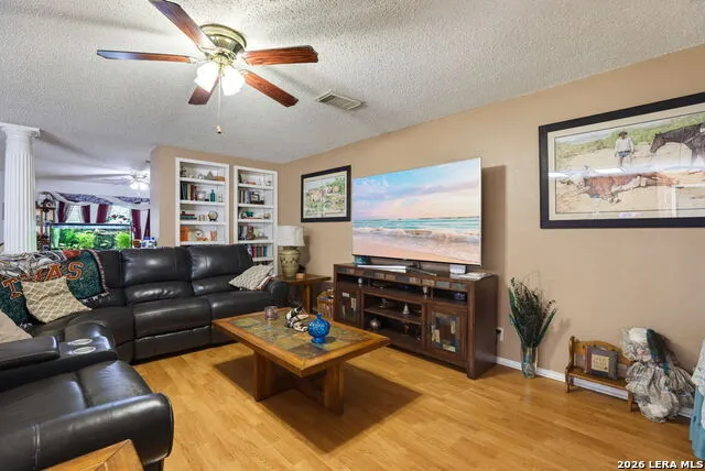 8643 Park Olympia Universal City, TX 78148