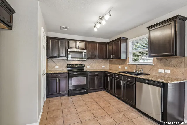 2535 FAYETTE DR New Braunfels, TX 78130