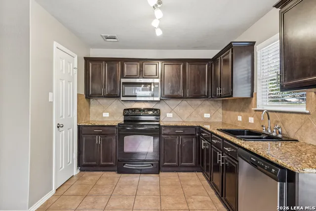 2535 FAYETTE DR New Braunfels, TX 78130