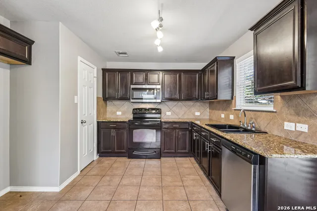 2535 FAYETTE DR New Braunfels, TX 78130