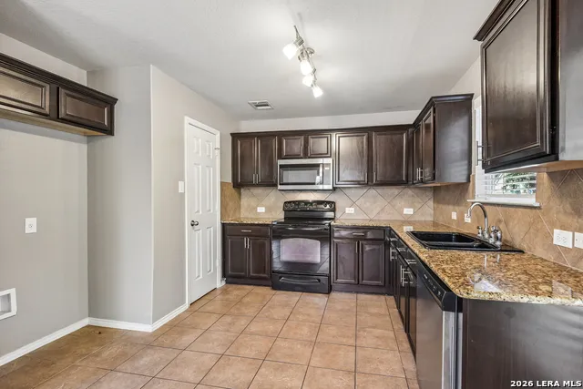 2535 FAYETTE DR New Braunfels, TX 78130