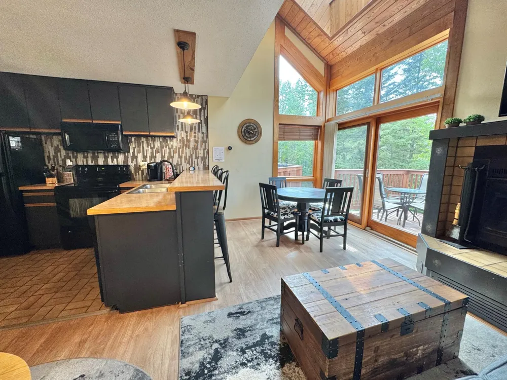 527 Moose Mountain Drive Lutsen, MN 55615