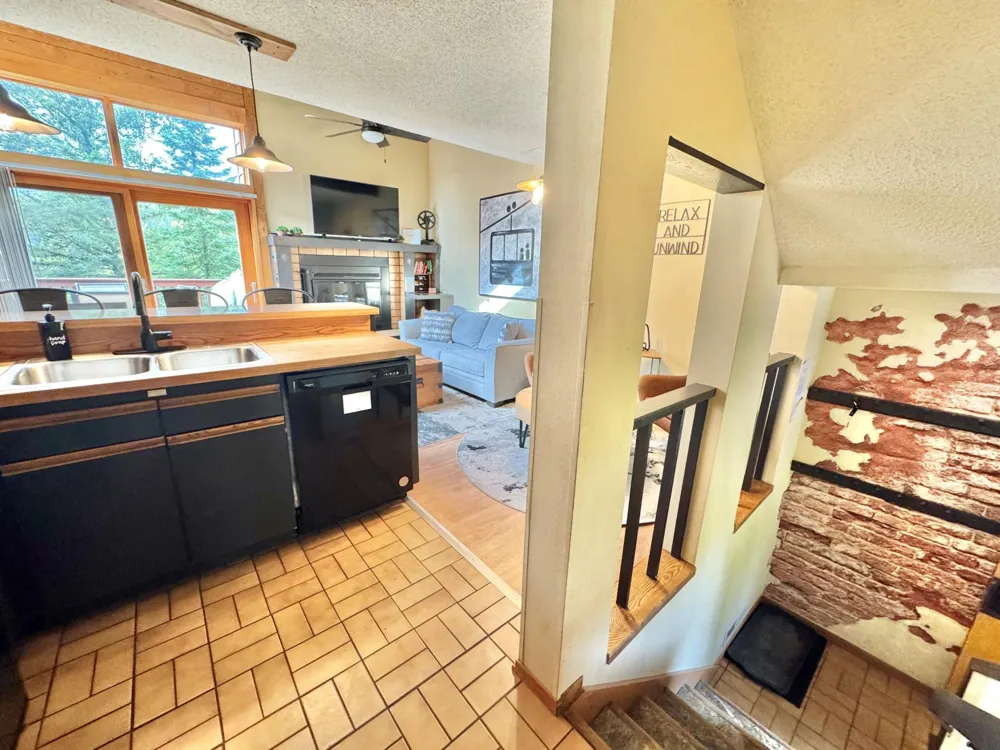 527 Moose Mountain Drive Lutsen, MN 55615