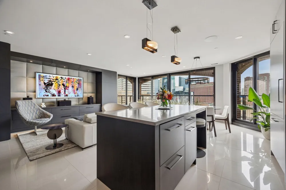 1201 Yale Place #1110 Minneapolis, MN 55403