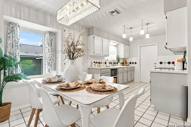 182 Clear Oak Universal City, TX 78148