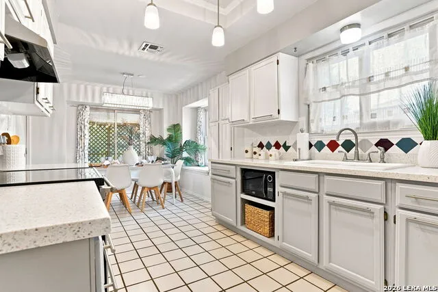 182 Clear Oak Universal City, TX 78148