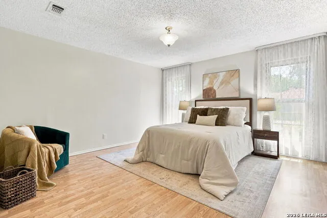 182 Clear Oak Universal City, TX 78148