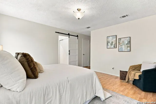 182 Clear Oak Universal City, TX 78148
