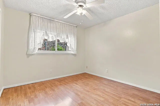 182 Clear Oak Universal City, TX 78148
