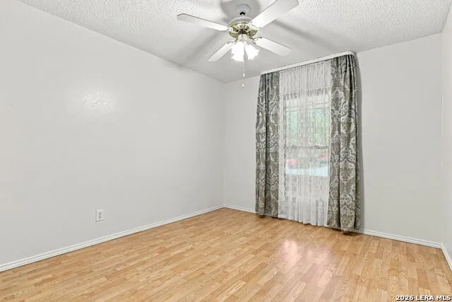 182 Clear Oak Universal City, TX 78148