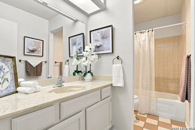 182 Clear Oak Universal City, TX 78148