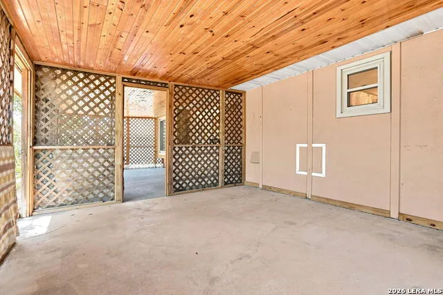 182 Clear Oak Universal City, TX 78148