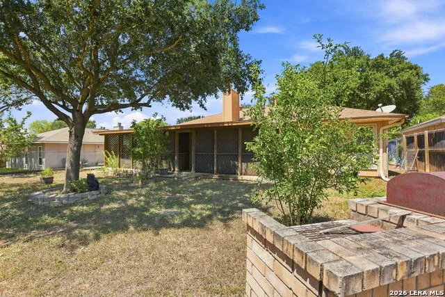 182 Clear Oak Universal City, TX 78148