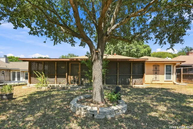 182 Clear Oak Universal City, TX 78148