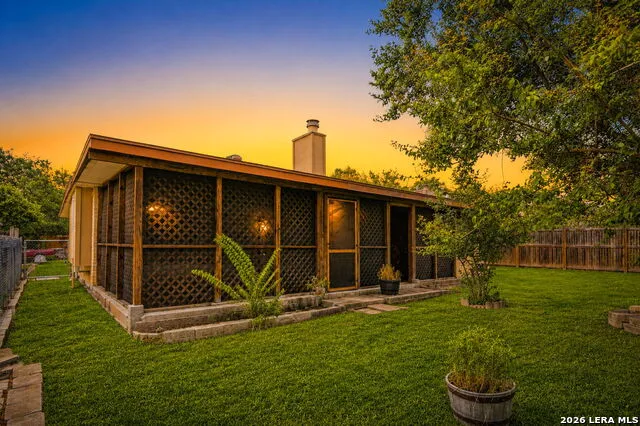 182 Clear Oak Universal City, TX 78148