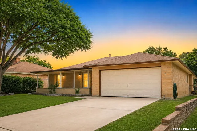 182 Clear Oak Universal City, TX 78148
