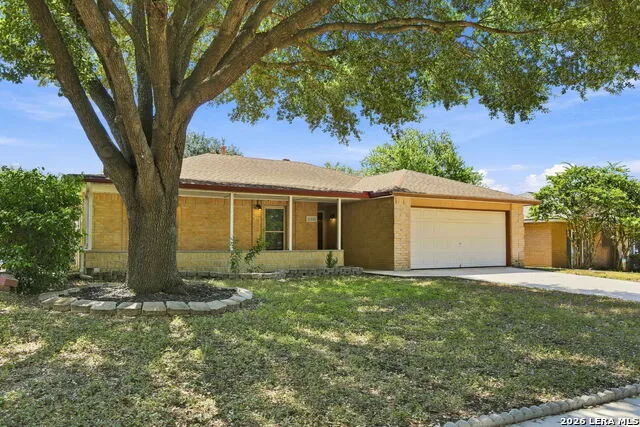182 Clear Oak Universal City, TX 78148