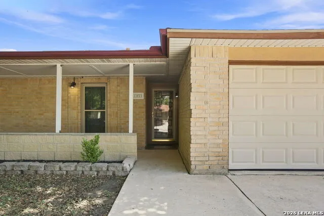 182 Clear Oak Universal City, TX 78148