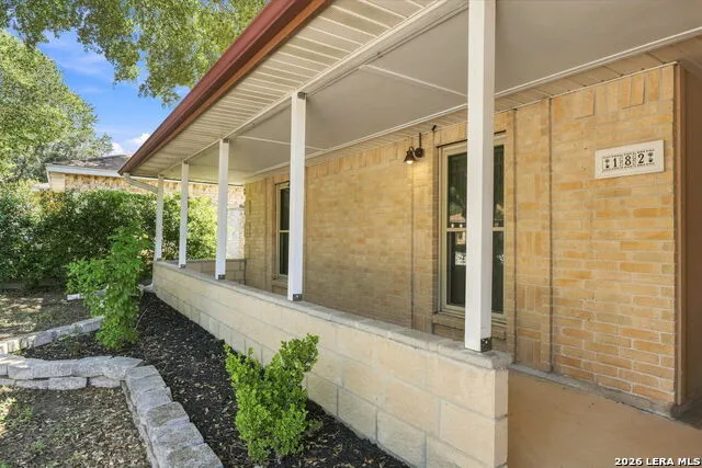 182 Clear Oak Universal City, TX 78148