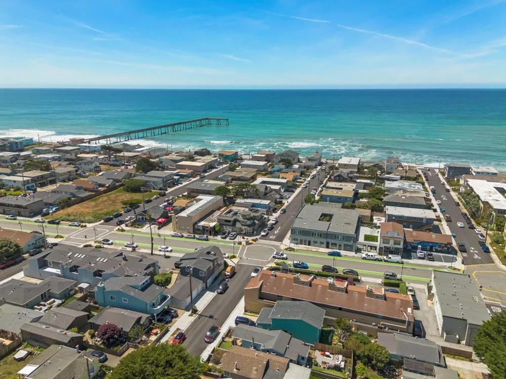 1625 Palmetto Avenue Pacifica, CA 94044