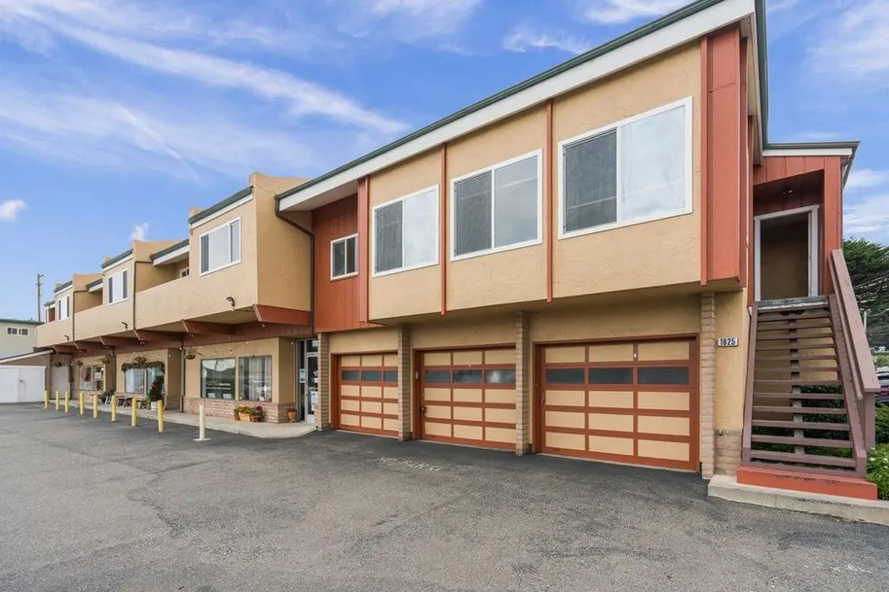 1625 Palmetto Avenue Pacifica, CA 94044