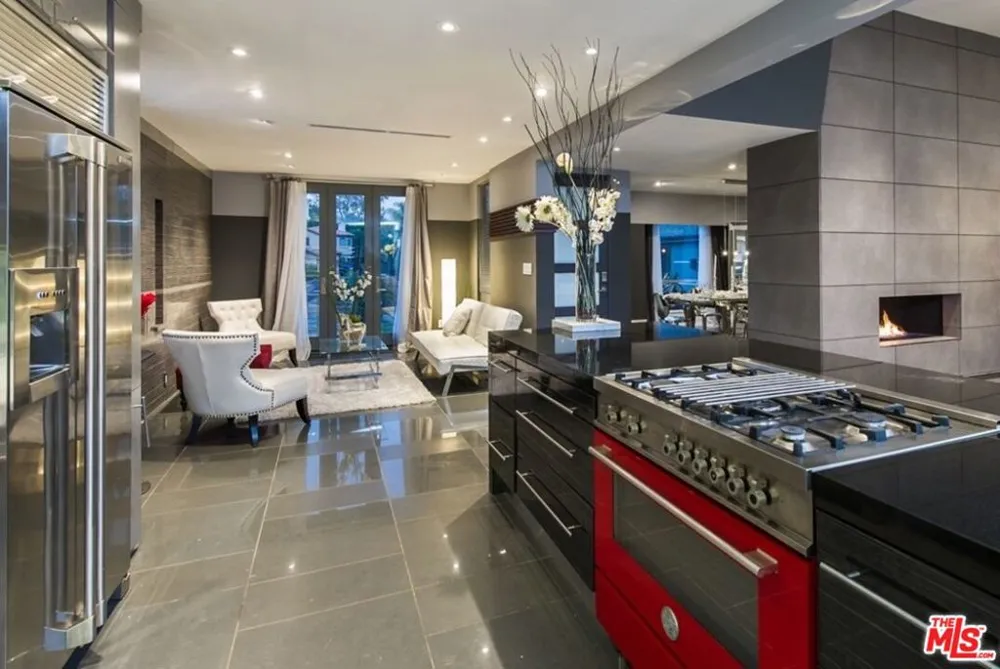 12318 W SUNSET BOULEVARD Los Angeles, CA 90049