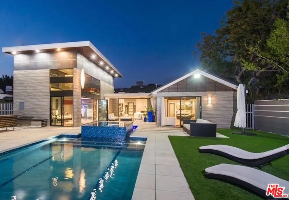 12318 W SUNSET BOULEVARD Los Angeles, CA 90049