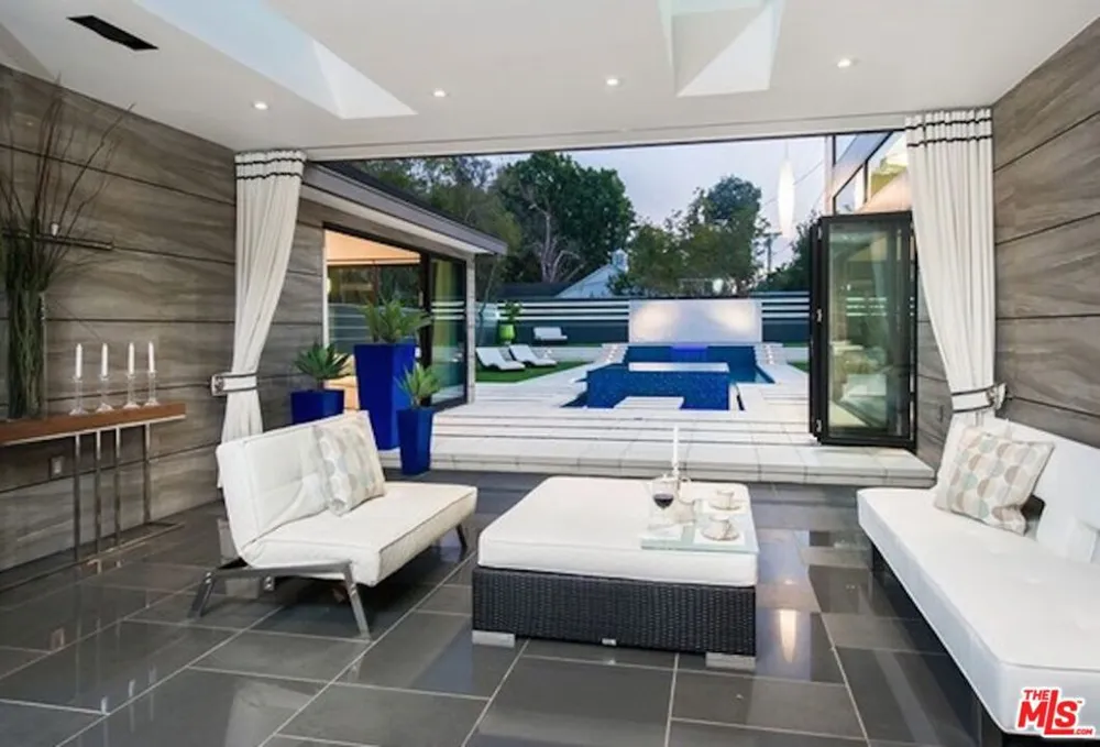 12318 W SUNSET BOULEVARD Los Angeles, CA 90049
