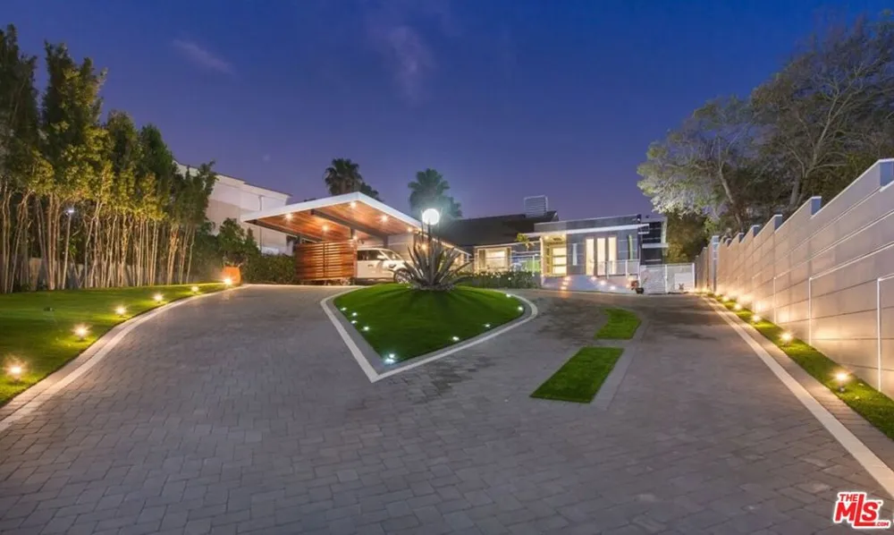 12318 W SUNSET BOULEVARD Los Angeles, CA 90049