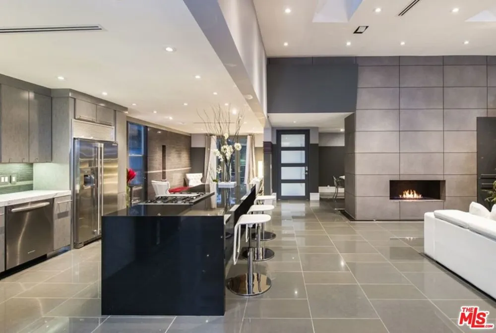 12318 W SUNSET BOULEVARD Los Angeles, CA 90049
