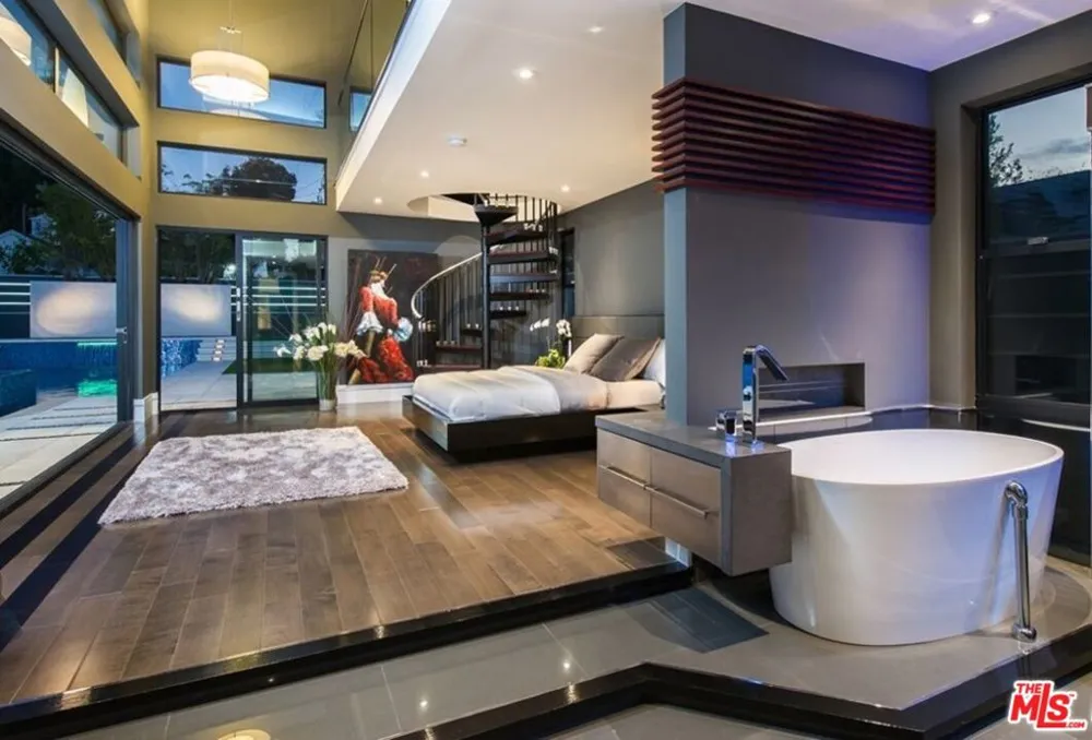12318 W SUNSET BOULEVARD Los Angeles, CA 90049