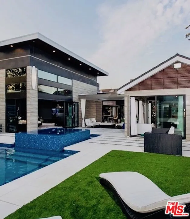 12318 W SUNSET BOULEVARD Los Angeles, CA 90049