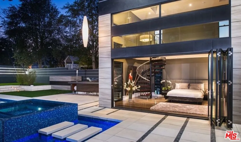 12318 W SUNSET BOULEVARD Los Angeles, CA 90049