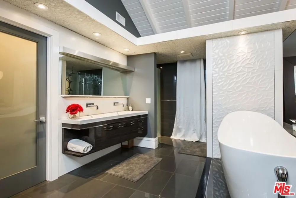 12318 W SUNSET BOULEVARD Los Angeles, CA 90049