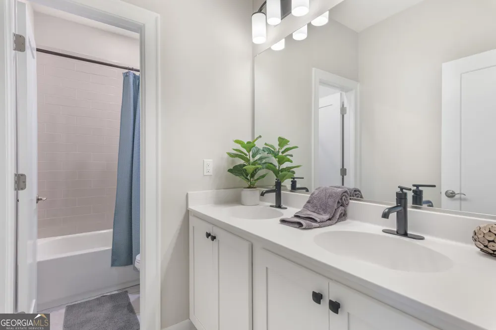 300 Walker AVE Roswell, GA 30076