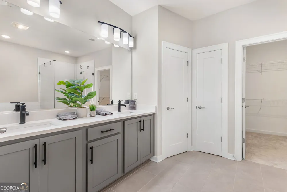 300 Walker AVE Roswell, GA 30076