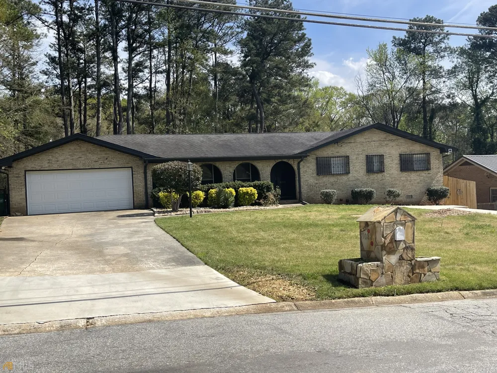 1088 Sherrington DR Stone Mountain, GA 30083