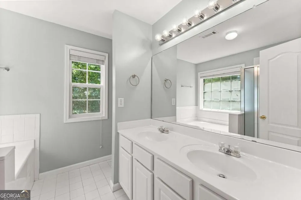 446 Sandtrap LN Buford, GA 30518