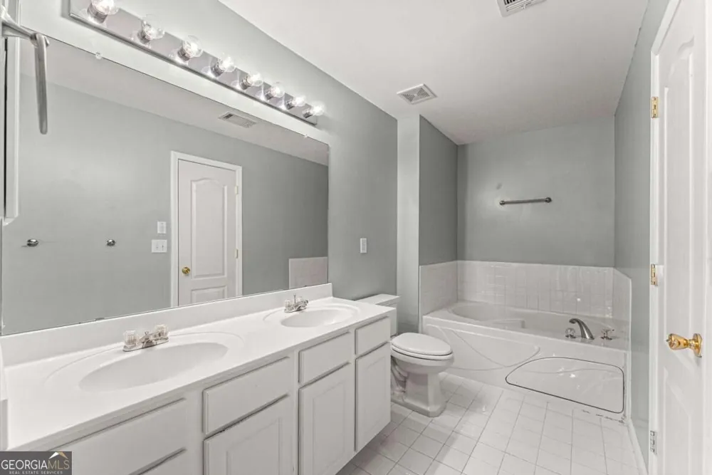 446 Sandtrap LN Buford, GA 30518
