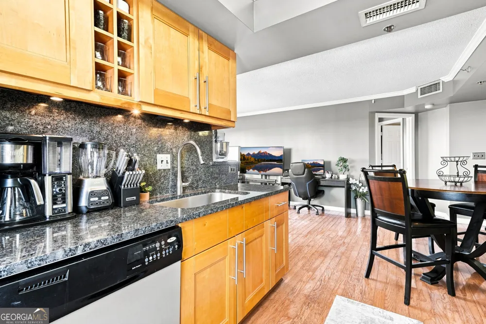 795 Hammond DR Sandy Springs, GA 30328