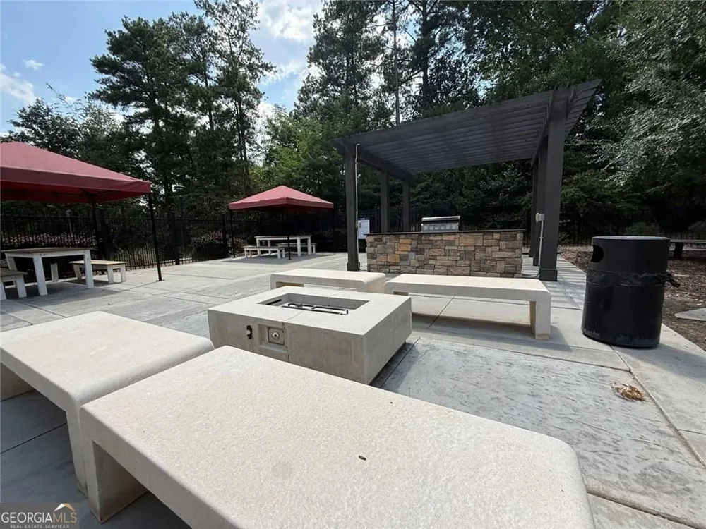 795 Hammond DR Sandy Springs, GA 30328
