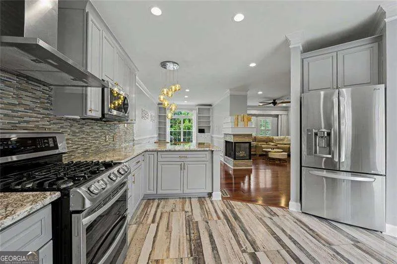 1004 Glen Ivy Marietta, GA 30062