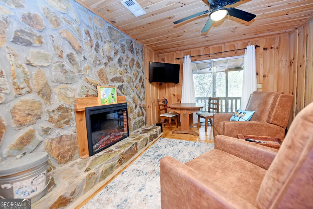 150 Donna Lee LN Mineral Bluff, GA 30559