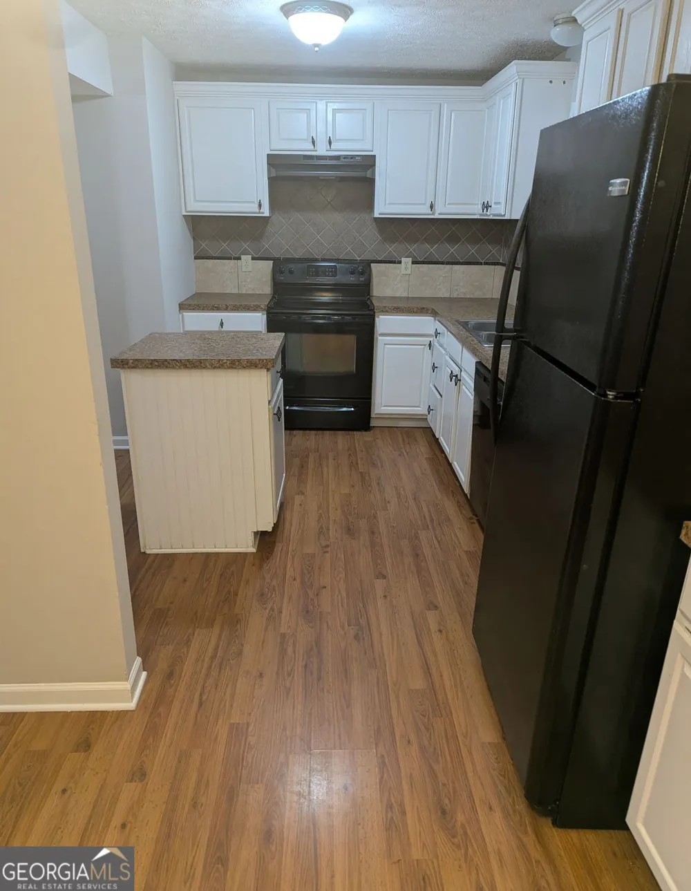 945 Hemingway RD Stone Mountain, GA 30088