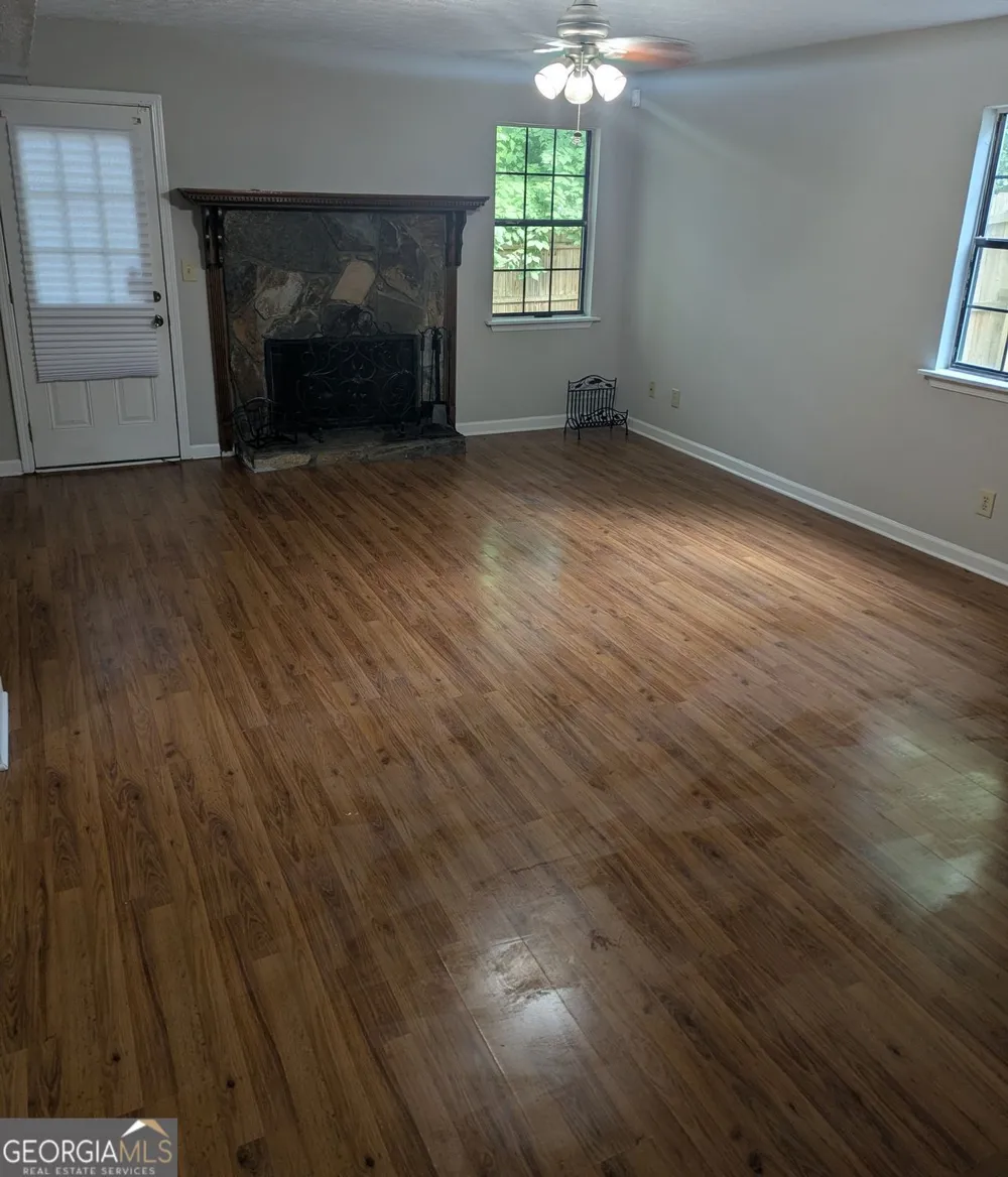 945 Hemingway RD Stone Mountain, GA 30088