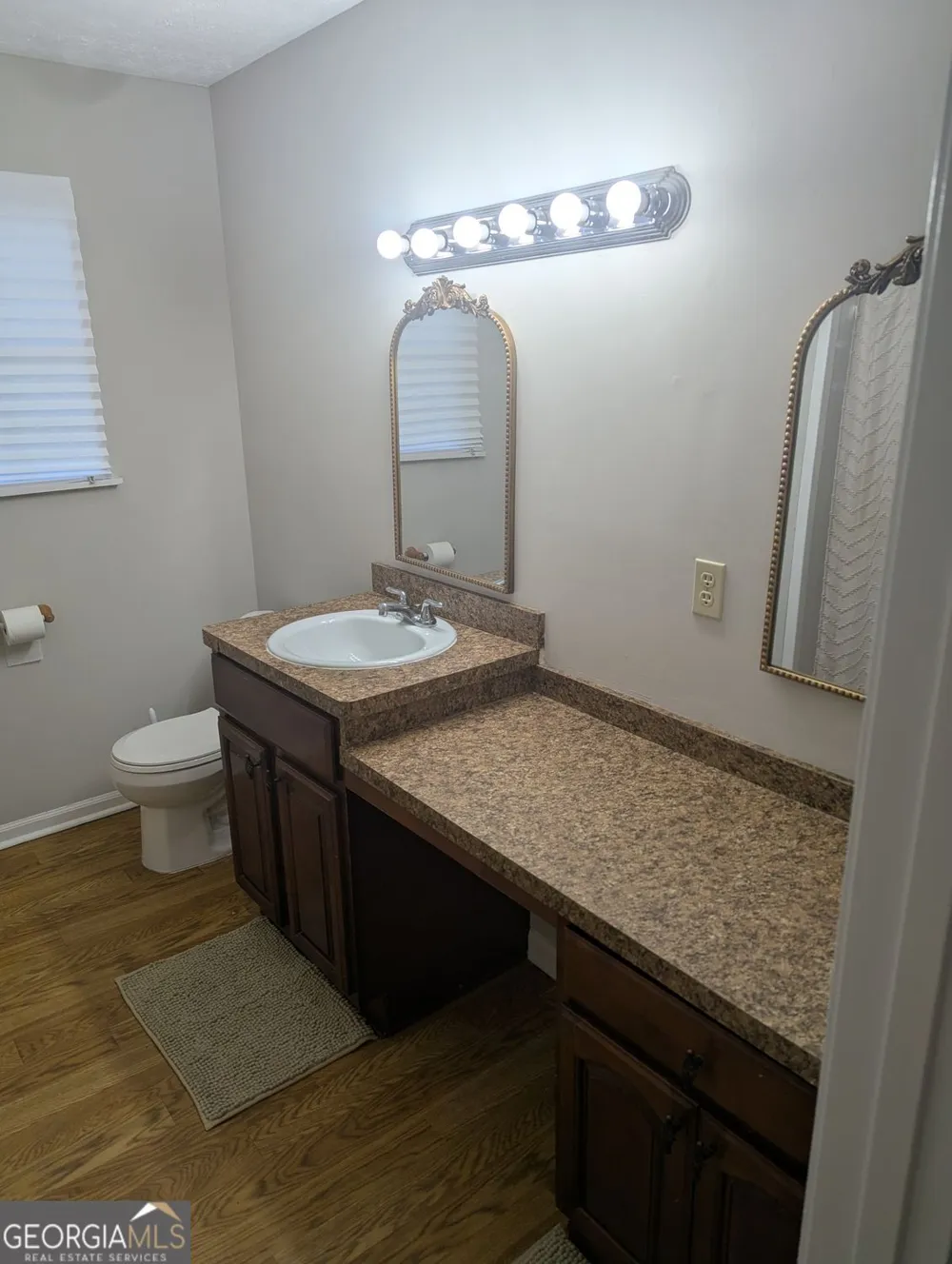 945 Hemingway RD Stone Mountain, GA 30088