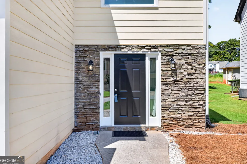 1975 Watercrest CIR Lawrenceville, GA 30043